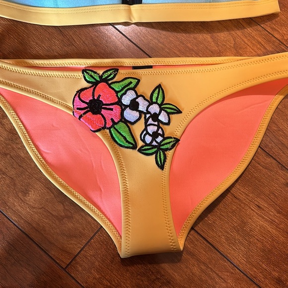 Triangl bathing suit - Picture 2 of 9